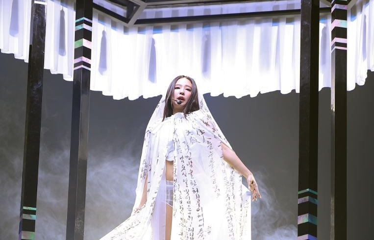 JENNIE KIM DOMINA MMA ROMPE INTERNET HISTORIA