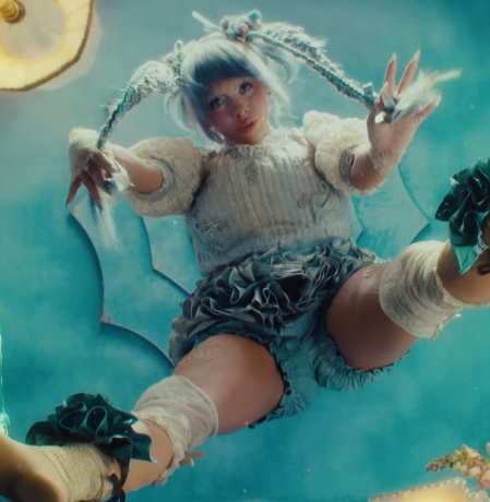 MELANIE MARTÍNEZ REGRESA CON POSSESSION